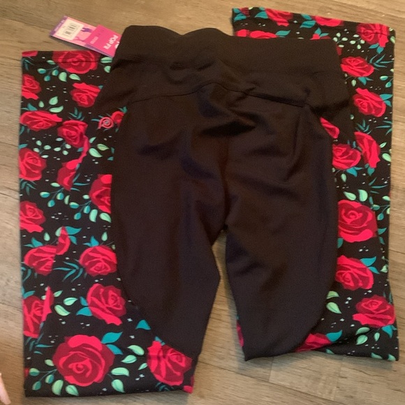POP Fit Flare leg Yoga Pants Rose Design NWT Medium - Picture 2 of 7
